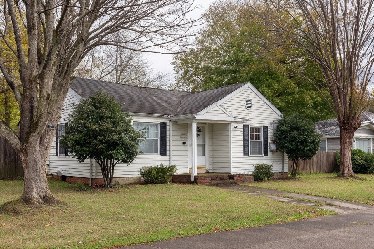 house with lien in Nashville TN residential neighborhood